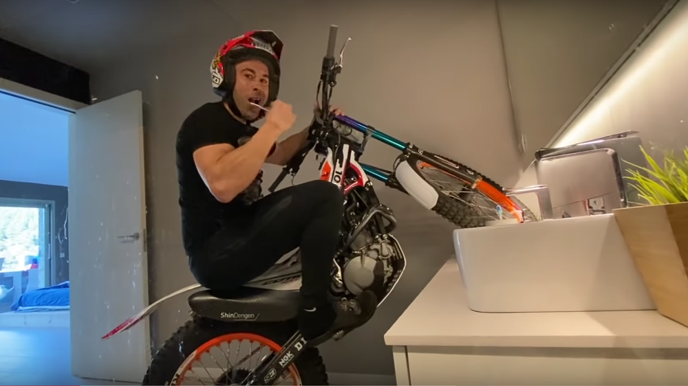 Motorcyclists in self-isolation: A sampling from social media
