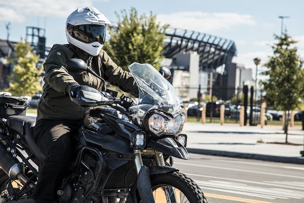 The reax ludlow has a very subdued style but it offers riders a lot of versatility.