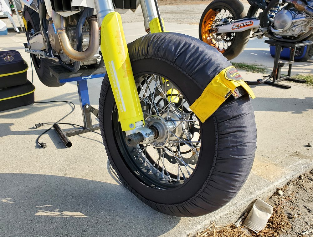 Husqvarna FS 450 with tire warmer