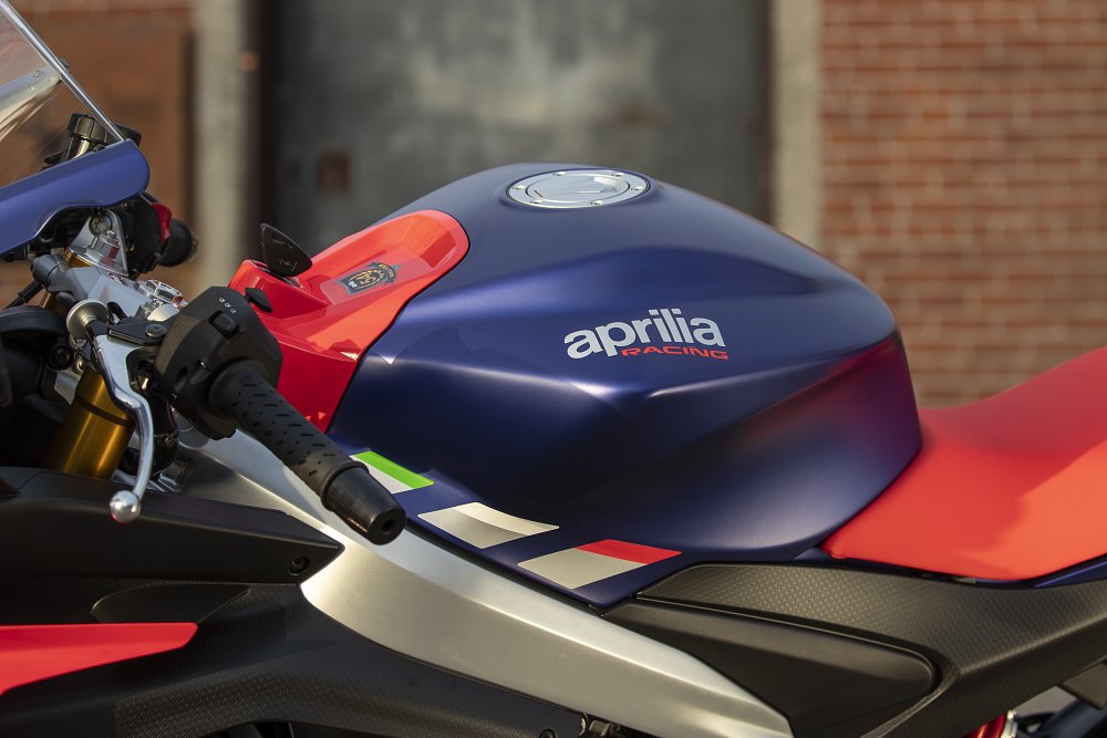 RS 660 tank shape.