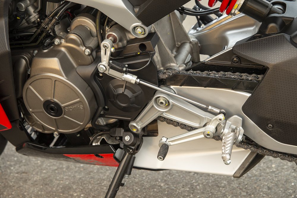 Aprilia RS 660 quickshifter.