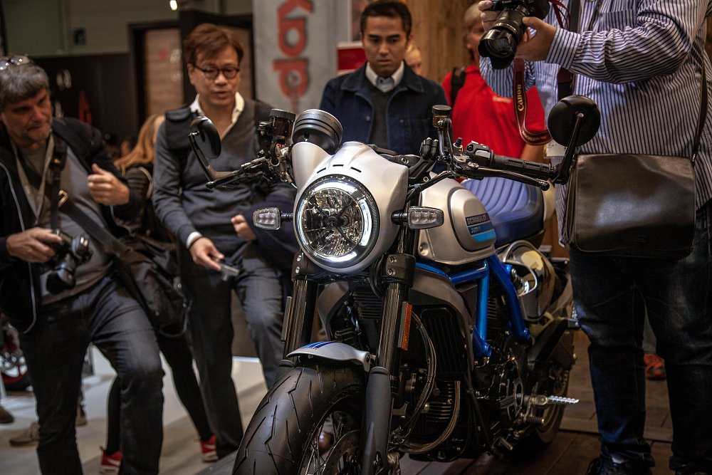 media photographing new motorcycles at show