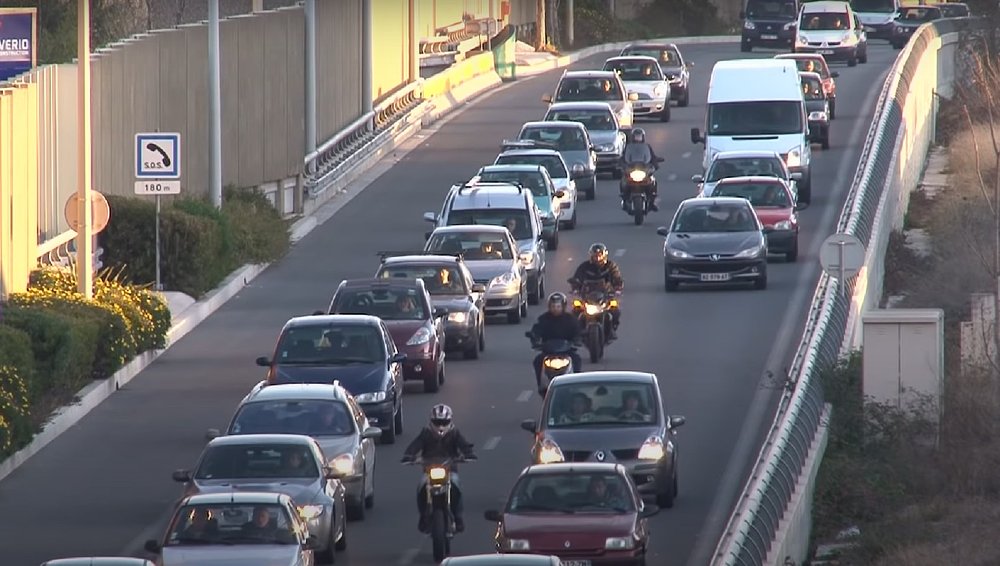 Lane-splitting study in France yields unexpected results, but it's not that simple