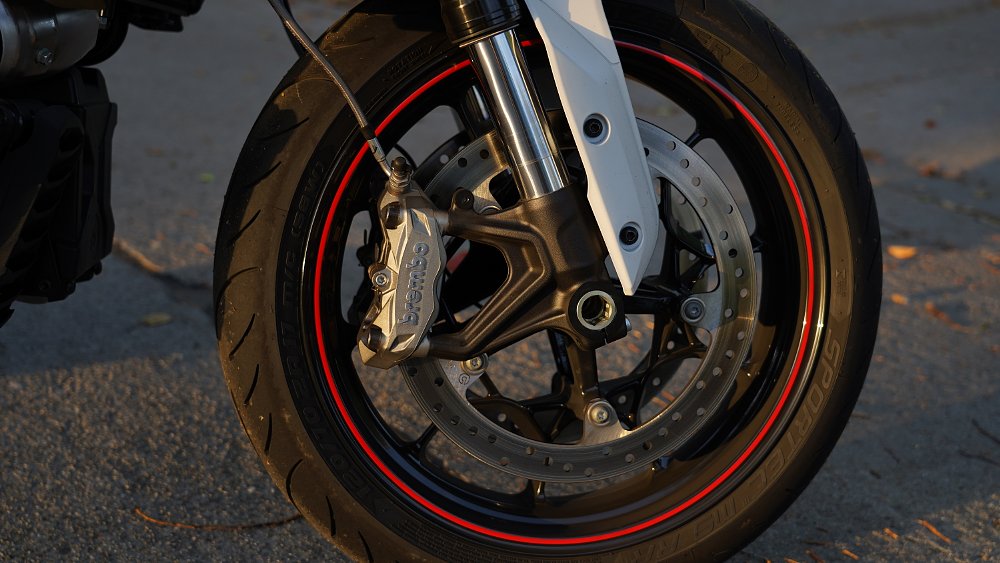 2022 Indian FTR front wheel and brake
