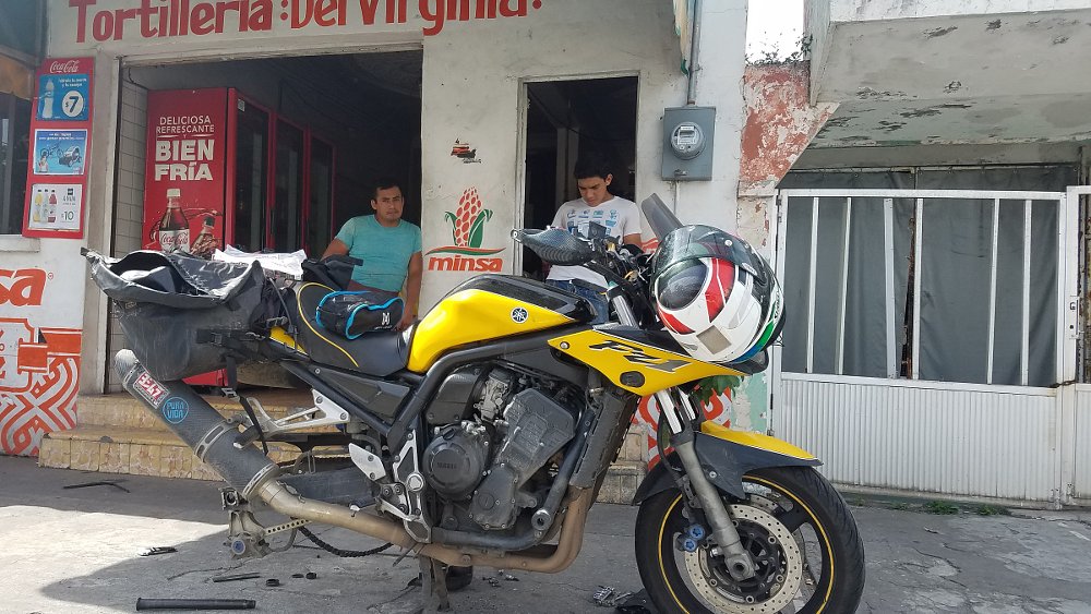 a tortillería saves the day with a tool to break a chain