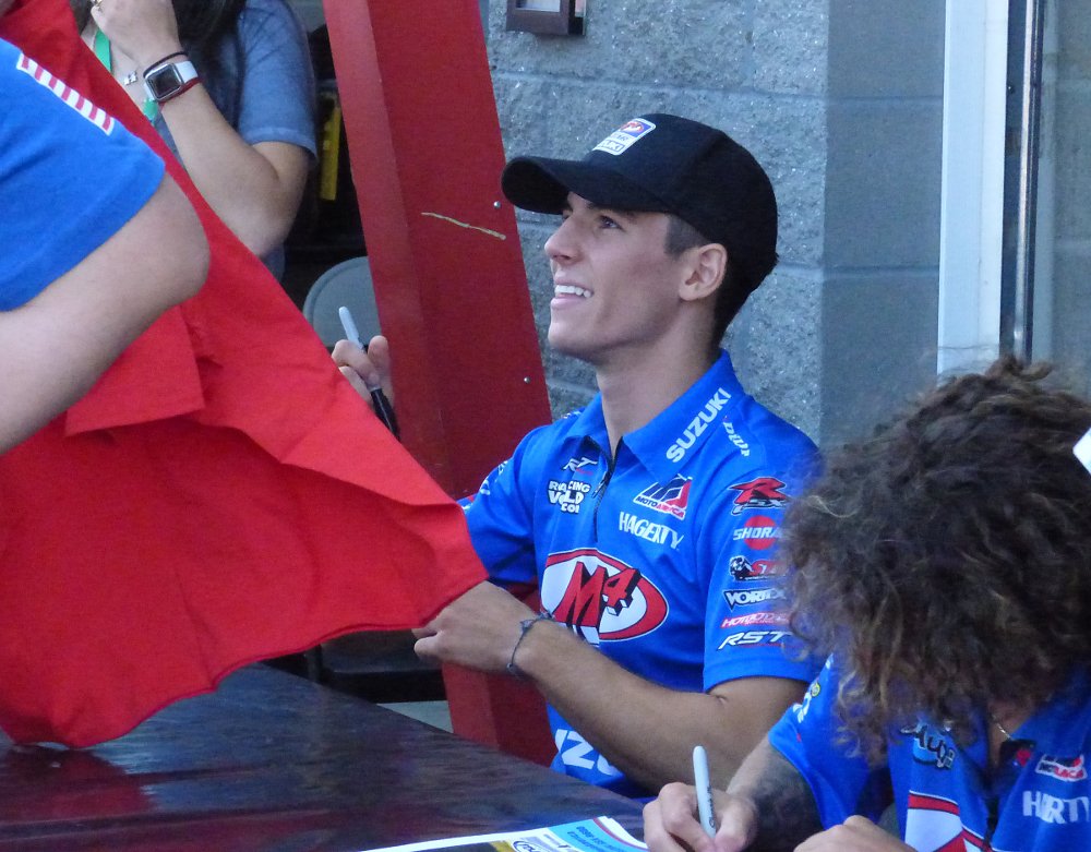 Sean Dylan Kelly signing autographs