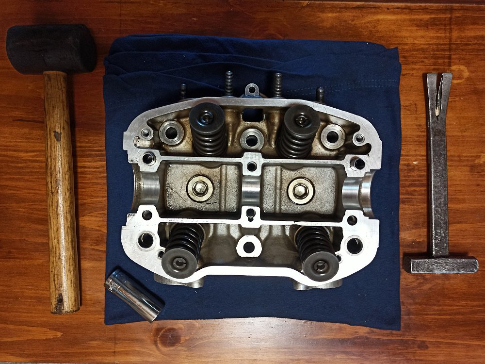 engine head with valves