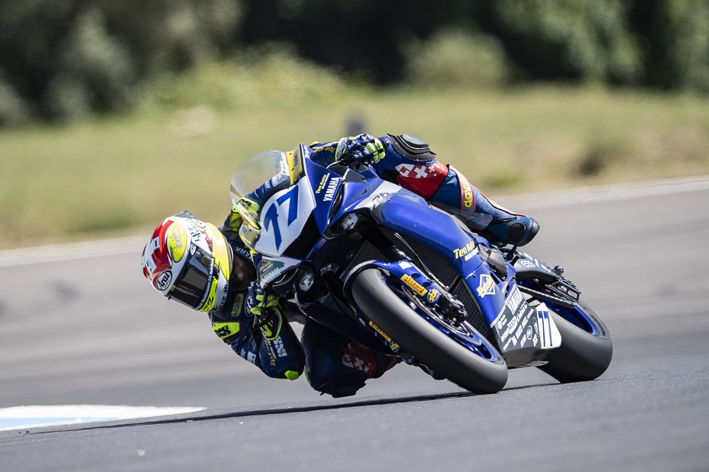 Dominique Aegerter riding his Yamaha YZF-R6 in a race