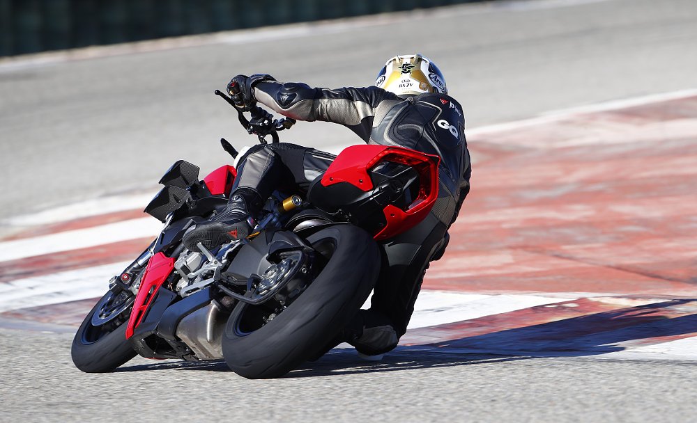 Streetfighter V2 on the track