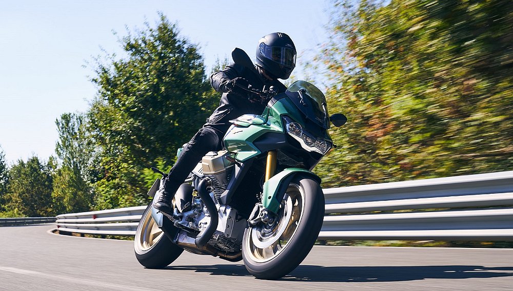 Moto Guzzi releases more details on the V100 Mandello, some of them surprising
