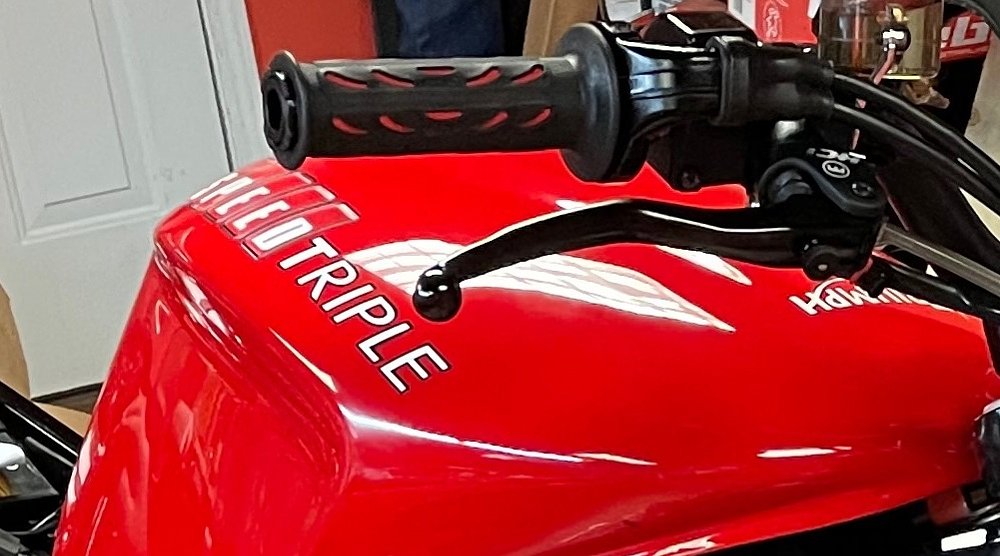 black Magura brake lever on the Speed Triple