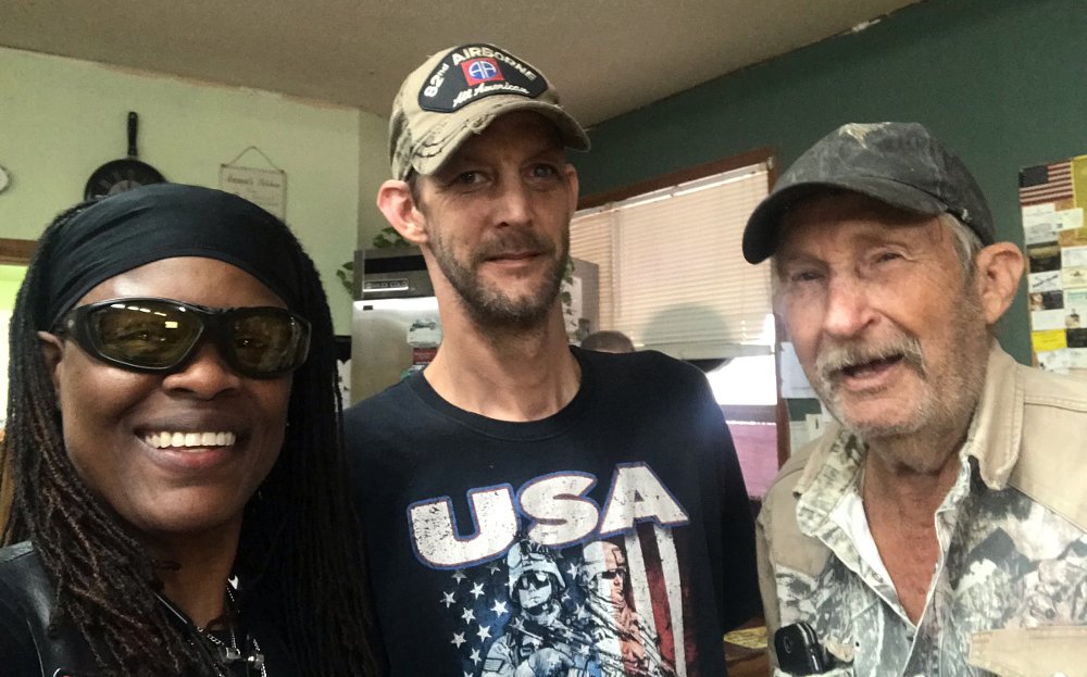 selfie with two friendly strangers in Oklahoma