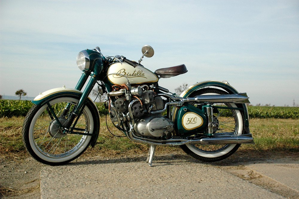 Video: Homebuilt motorcycle with a supercharged, two-stroke, 10-cylinder radial engine