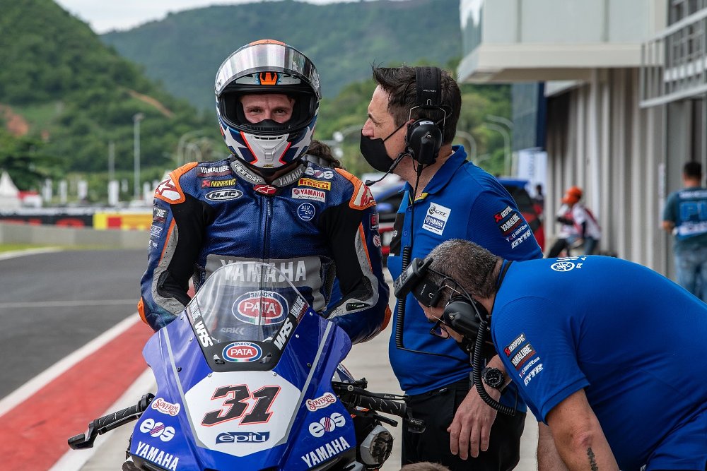 Garrett Gerloff racing on his Yamaha YZF-R1