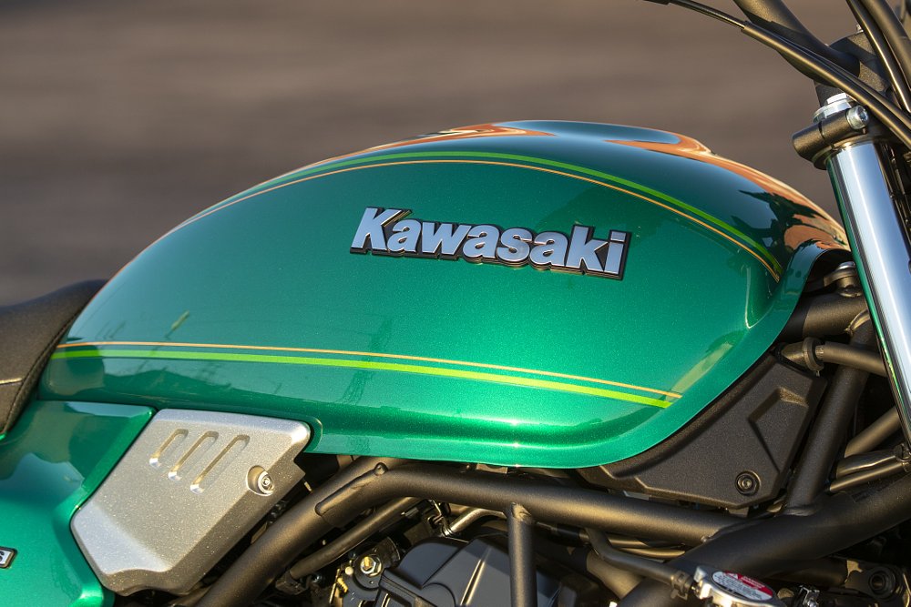 Kawasaki Z650RS tank