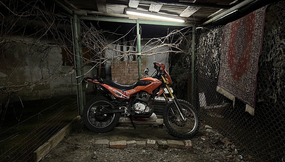 Fear rides with motorcycling photojournalist in Ukraine