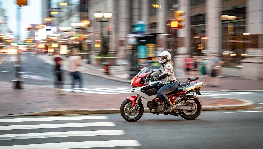 Four tips for riding a motorcycle to save on gas