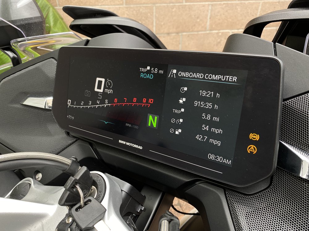 2022 BMW R 1250 RT-Police TFT dash display detail.