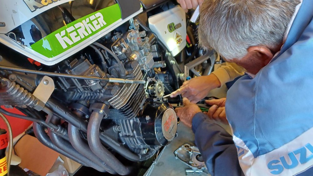 Carry working on the transmission of the GPz550