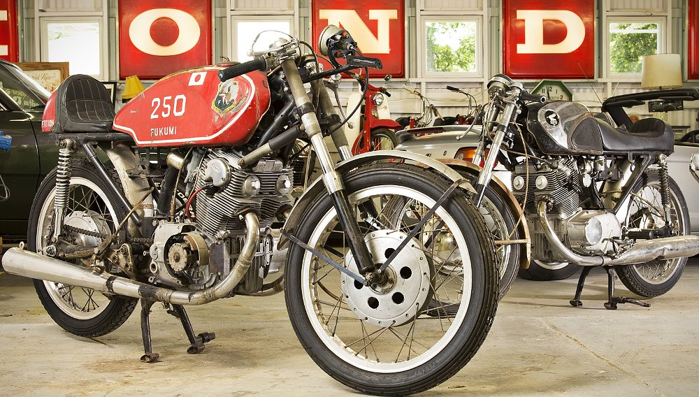 Resurrecting two 1960s race bikes that put Yoshimura on the map