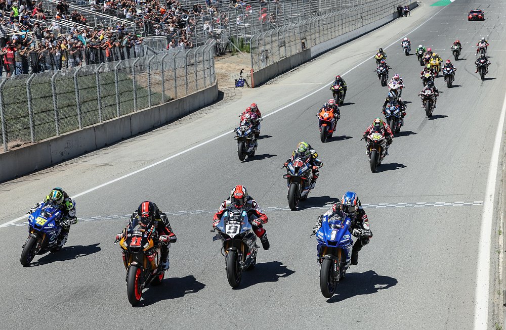 start of the race at Laguna Seca