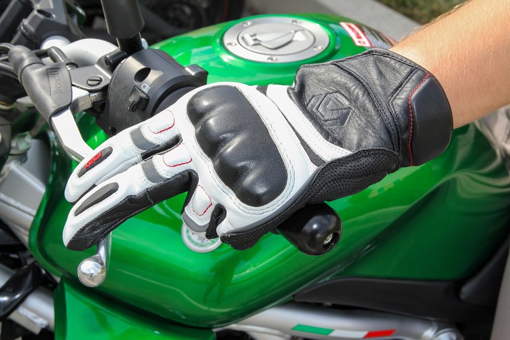 Reax Superfly Mesh Gloves are so very glovely. They have a great combination of leather and mesh for the summer riding season. 