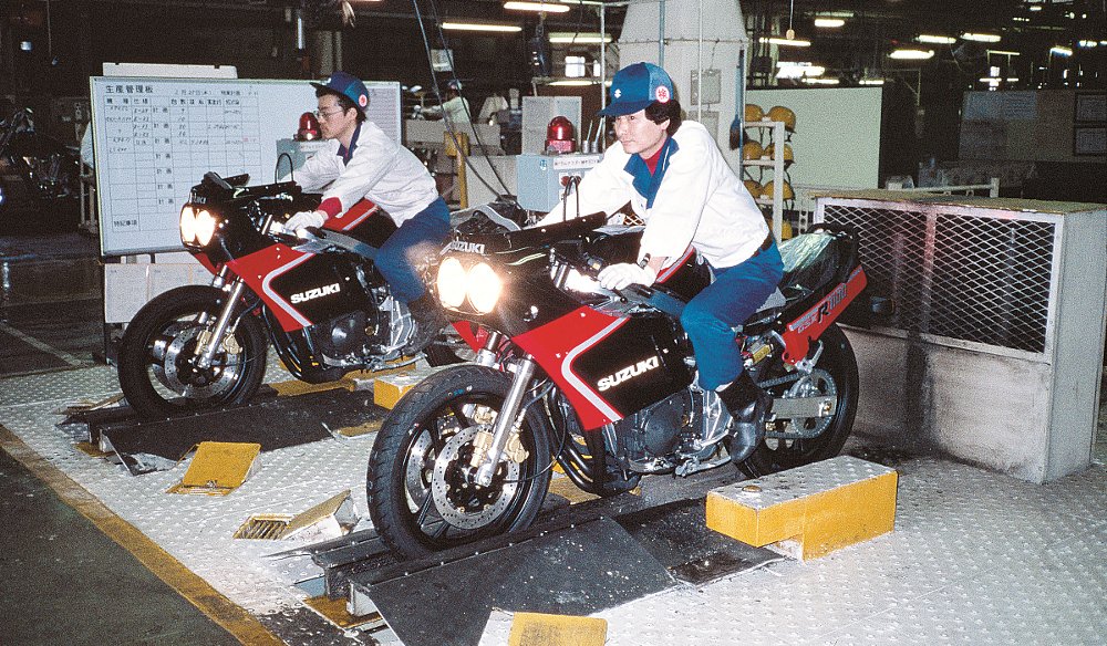 testing GSX-R750s on the dyno at Suzuki factory