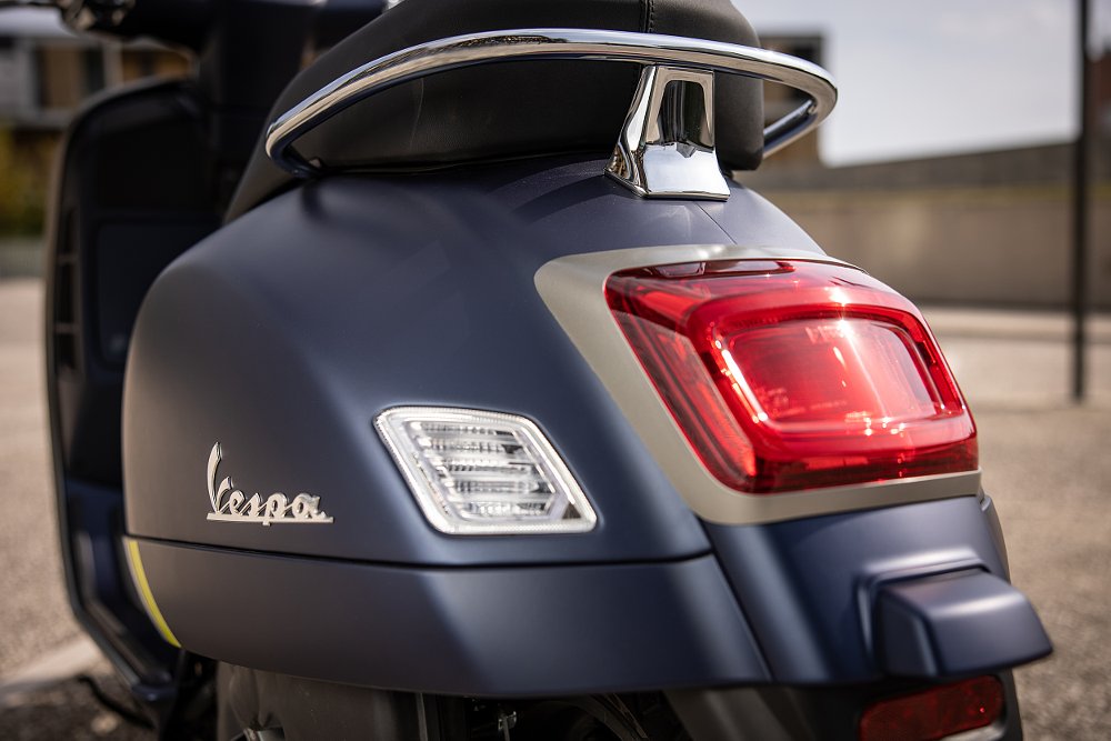 Vespa GTS 300 tail light