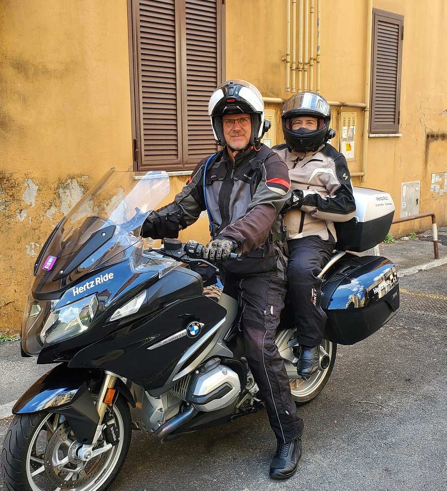 both riders on the BMW R 1200 RT