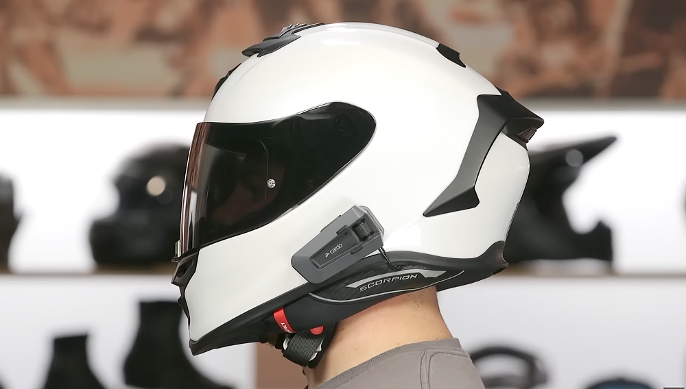 Cardo Packtalk Edge magnet mount