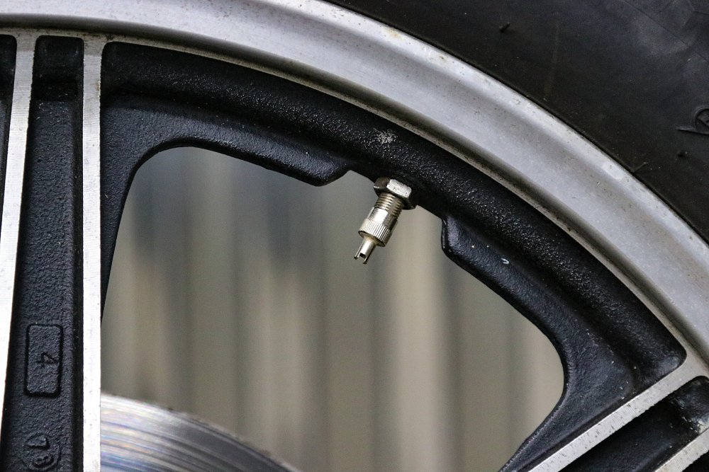 Valve stem removal cap tool