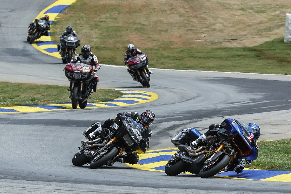 MotoAmerica Baggers racing at Road Atlanta