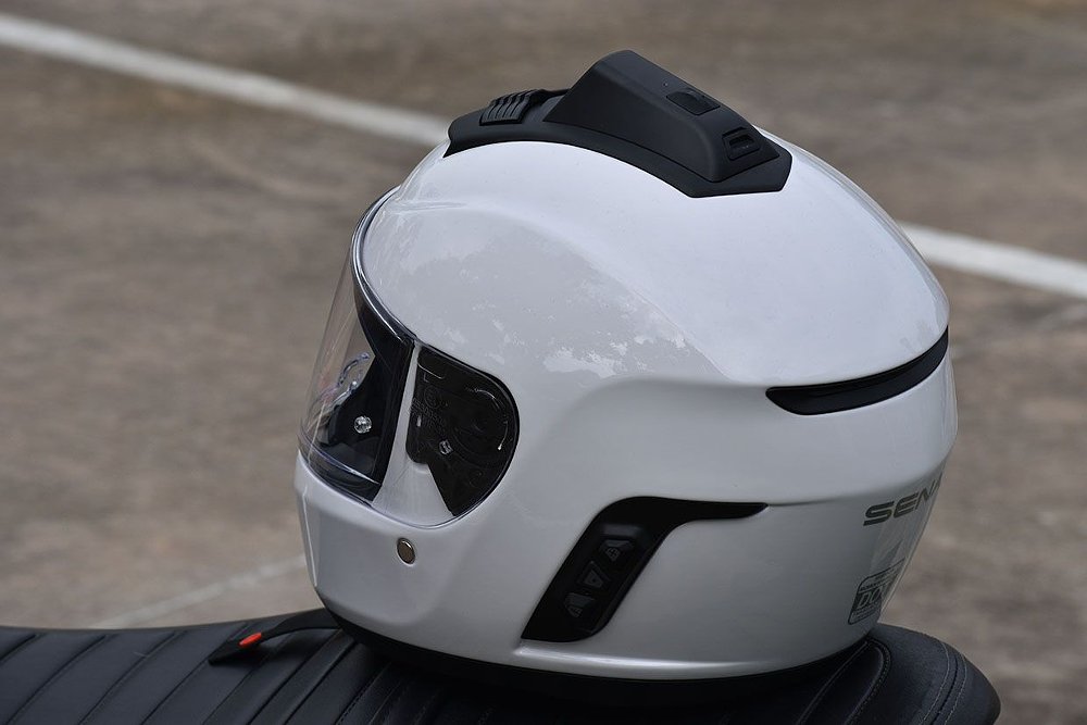Sena Momentum INC-Pro Bluetooth Motorcycle Helmet with Camera Review