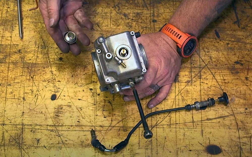 Mikuni-Carb-float-bowl-main-jet-access