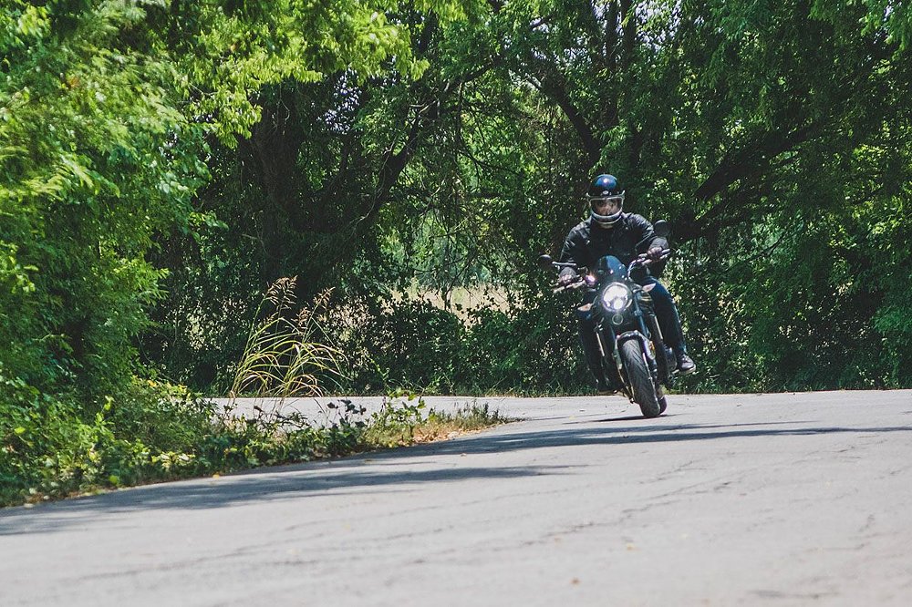 Kawasaki Z900RS Cornering