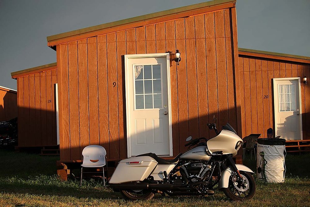 Sturgis-Sunrise-on-2020-Road-Glide-Special
