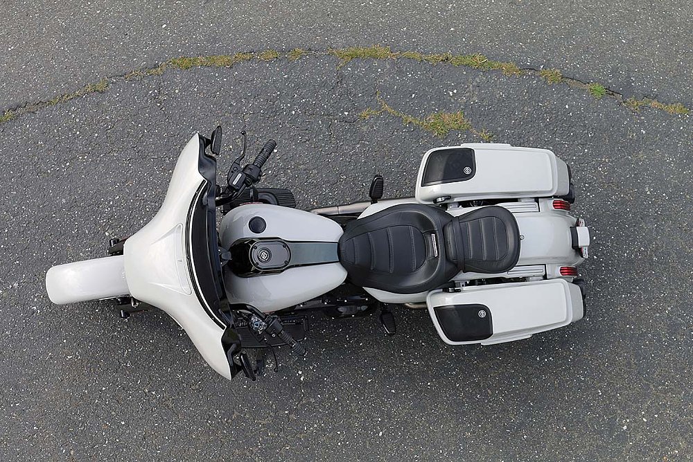 2020-CVL-Street-Glide-overhead