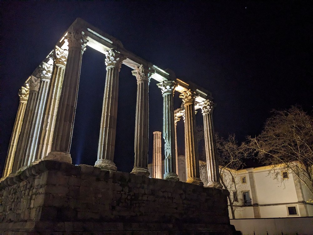 columns that remain as ruins of the Roman Temple