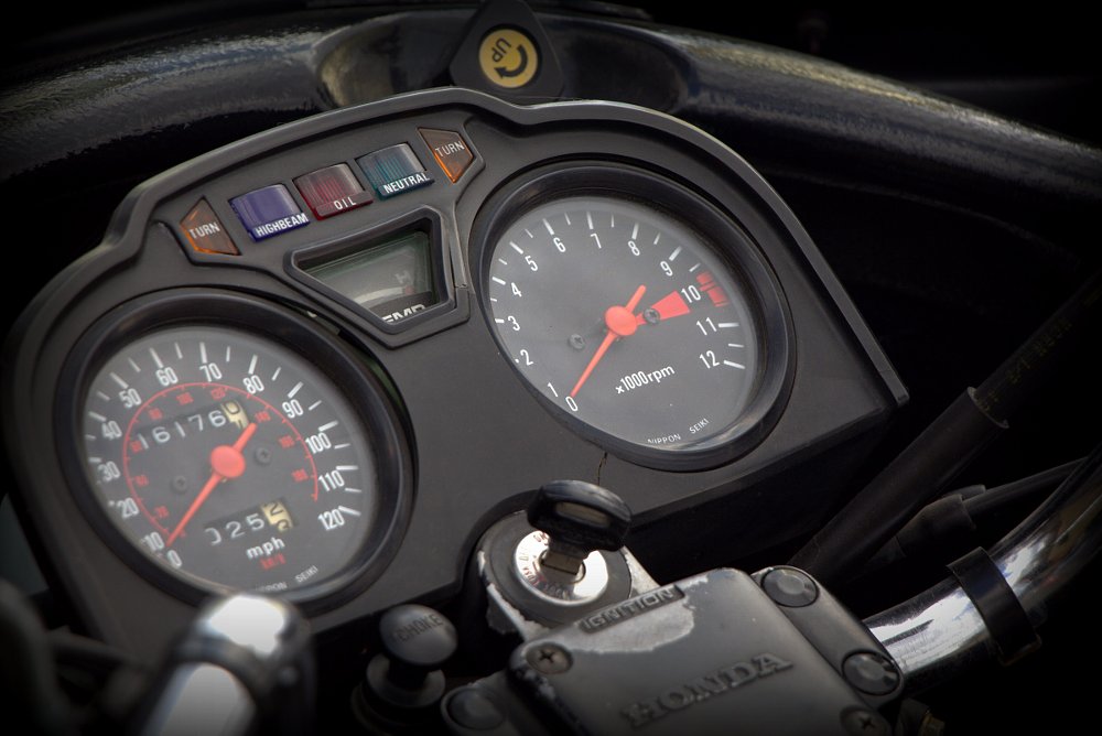 gauge cluster on the CX500