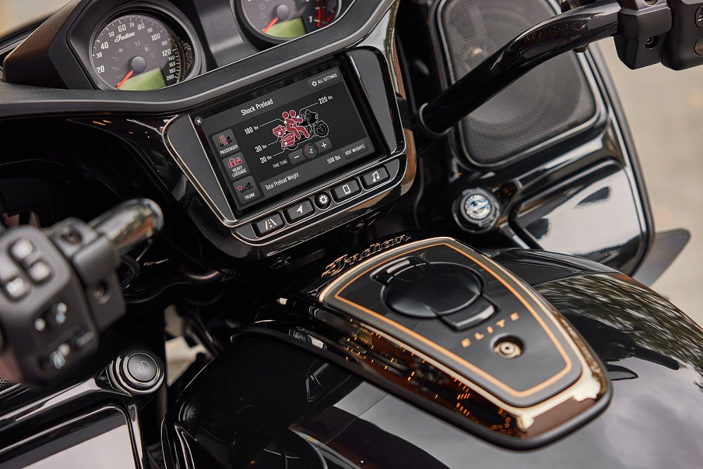 touchscreen display on 2023 Indian Pursuit Elite