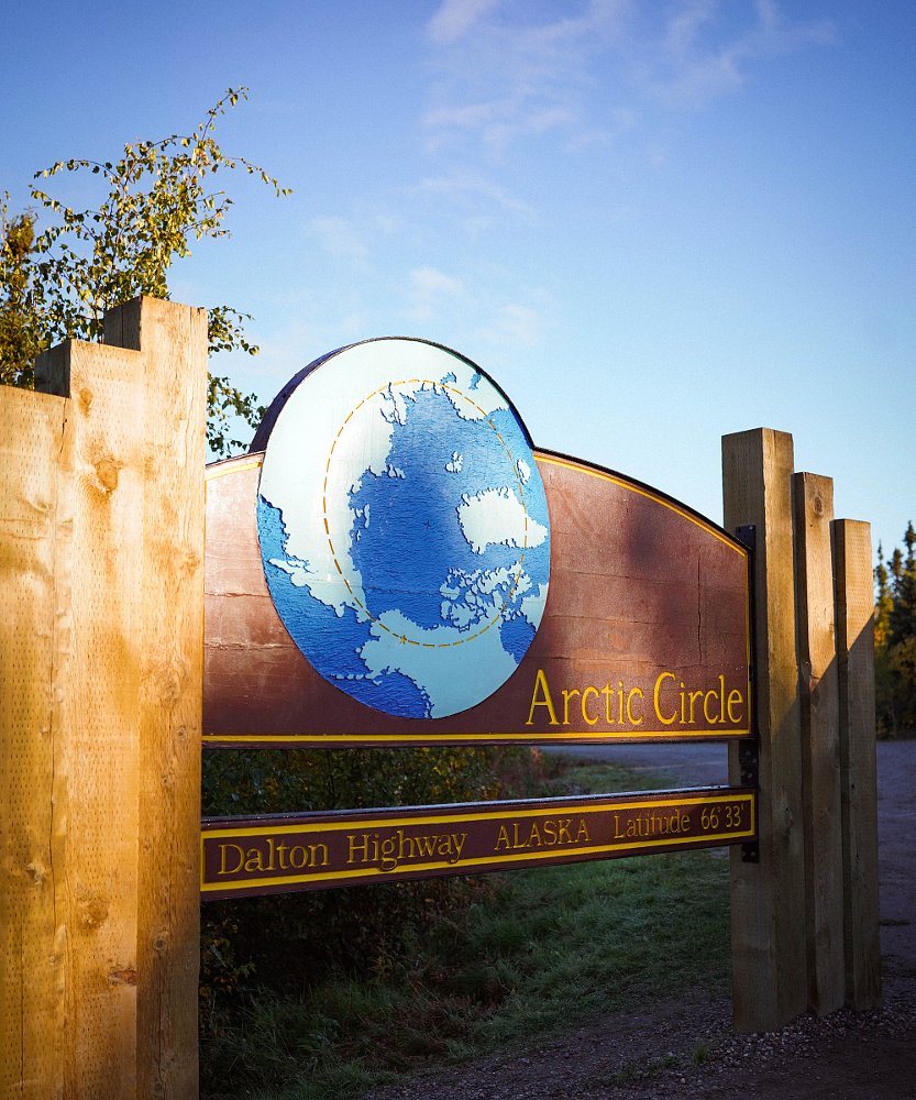sign marking the location of the Arctic Circle