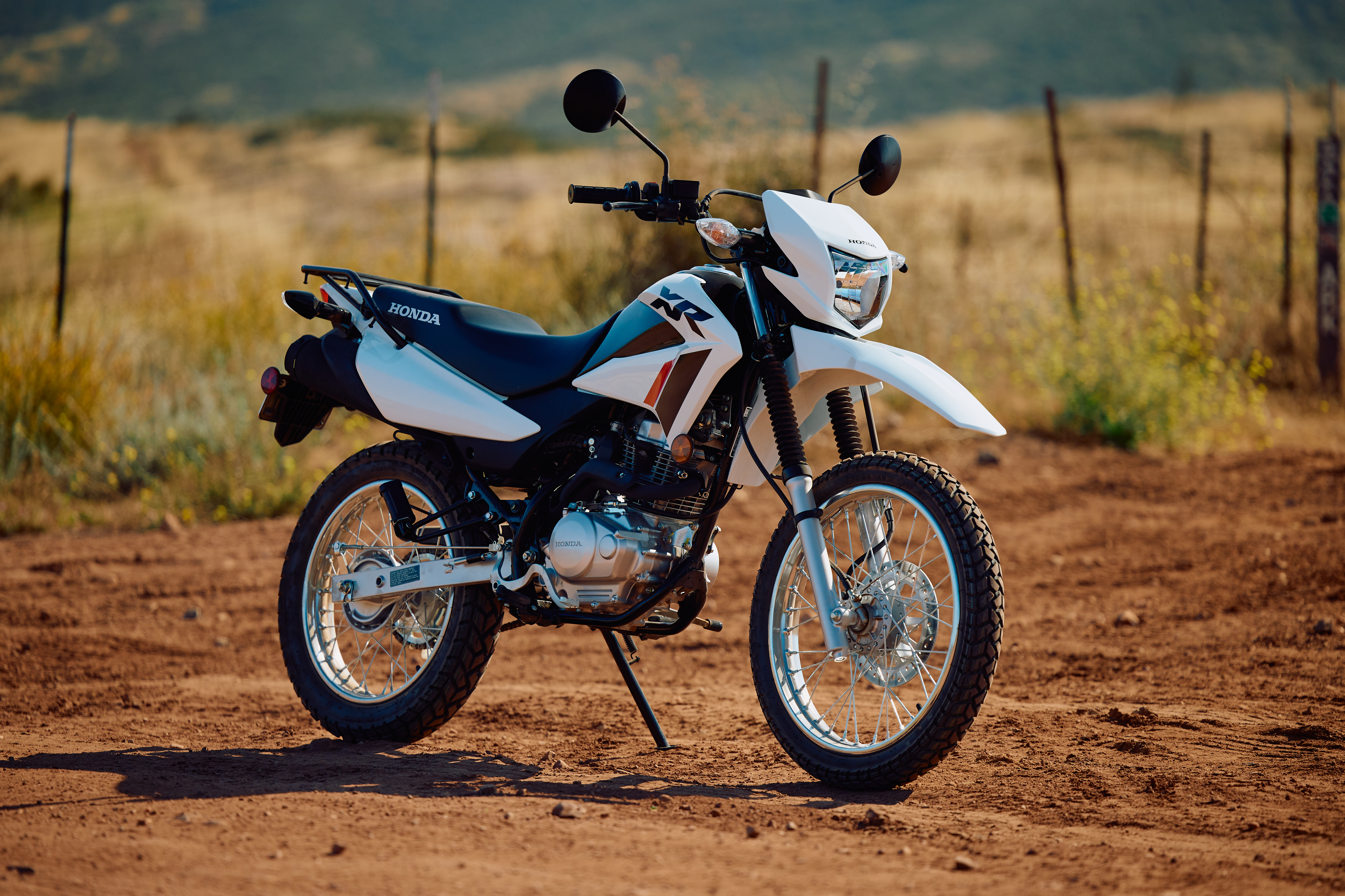 HONDA ホンダ　オフロードバイク　XR150L 150cc 2023 Honda XR150L First Look | Dirt Rider