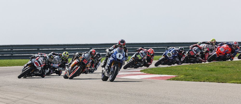Gagne leading Superbike race at PIRC