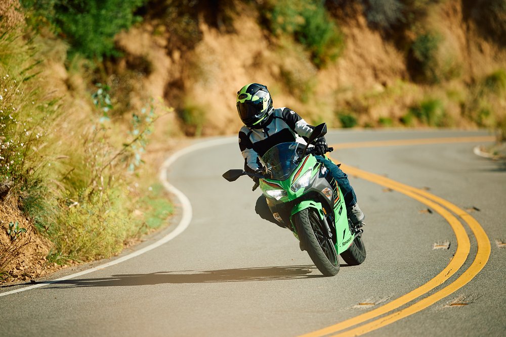 2023 Ninja 400 cornering