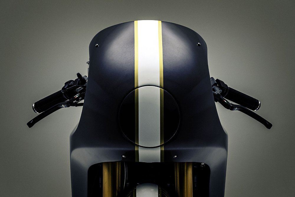 front view showing the hidden headlight