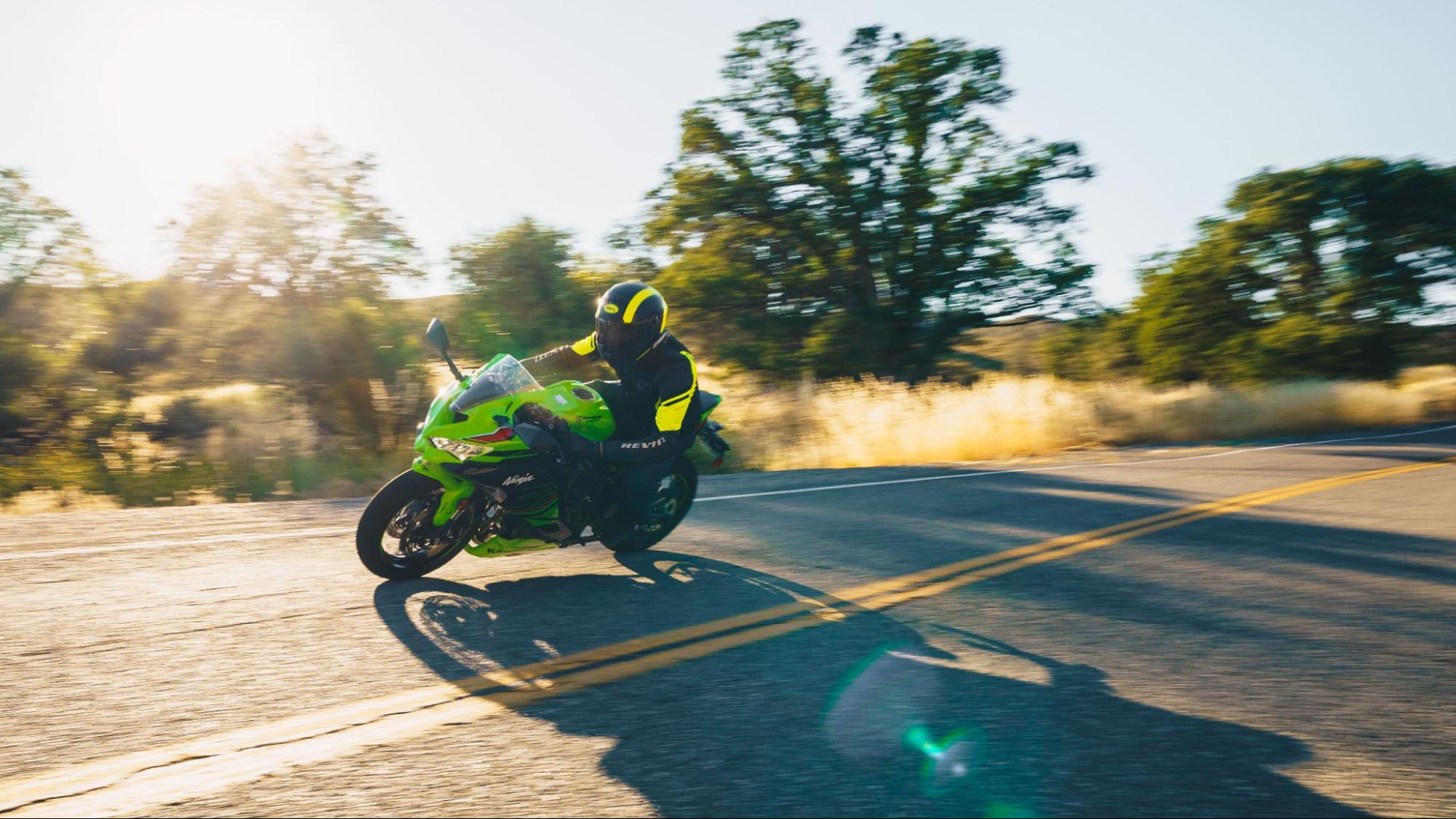 ロードショー④ 2024 Kawasaki Ninja ZX-4RR vs. Ninja ZX-6R: A new contender