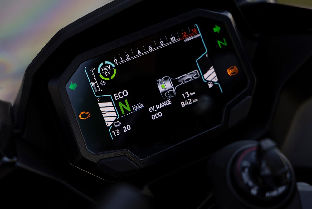 A close up view of the TFT dash on the ninja 7 hybrid dash in ECO HYBRID mode