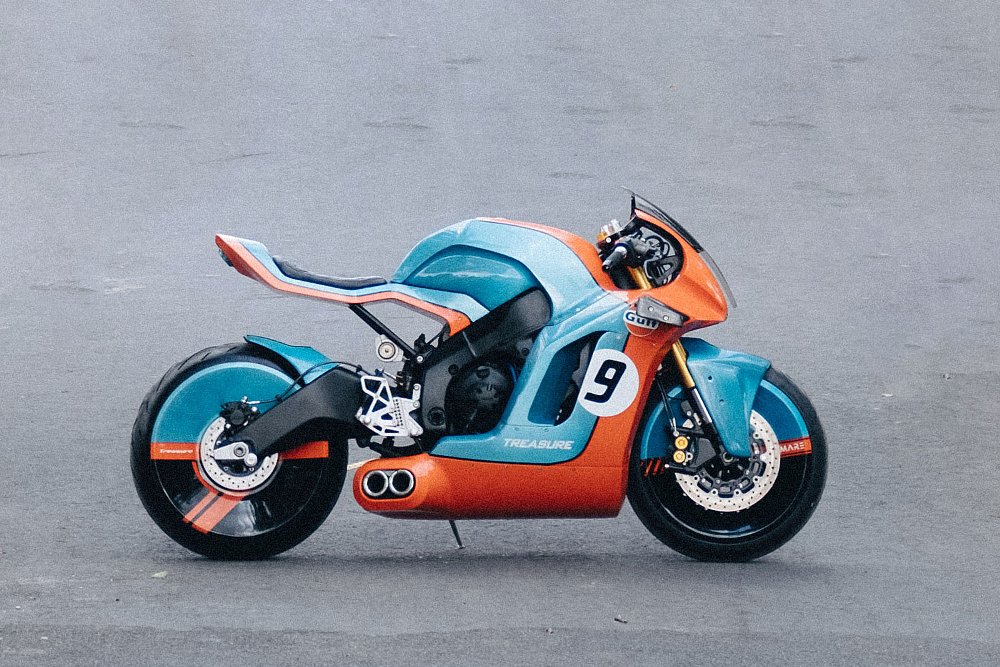 side view of custom R6 with orange and blue bodywork