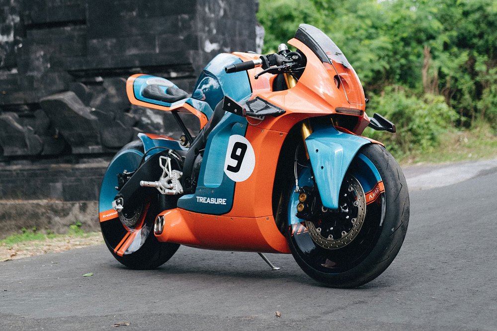 Astro Boy R6 custom in orange and light blue bodywork