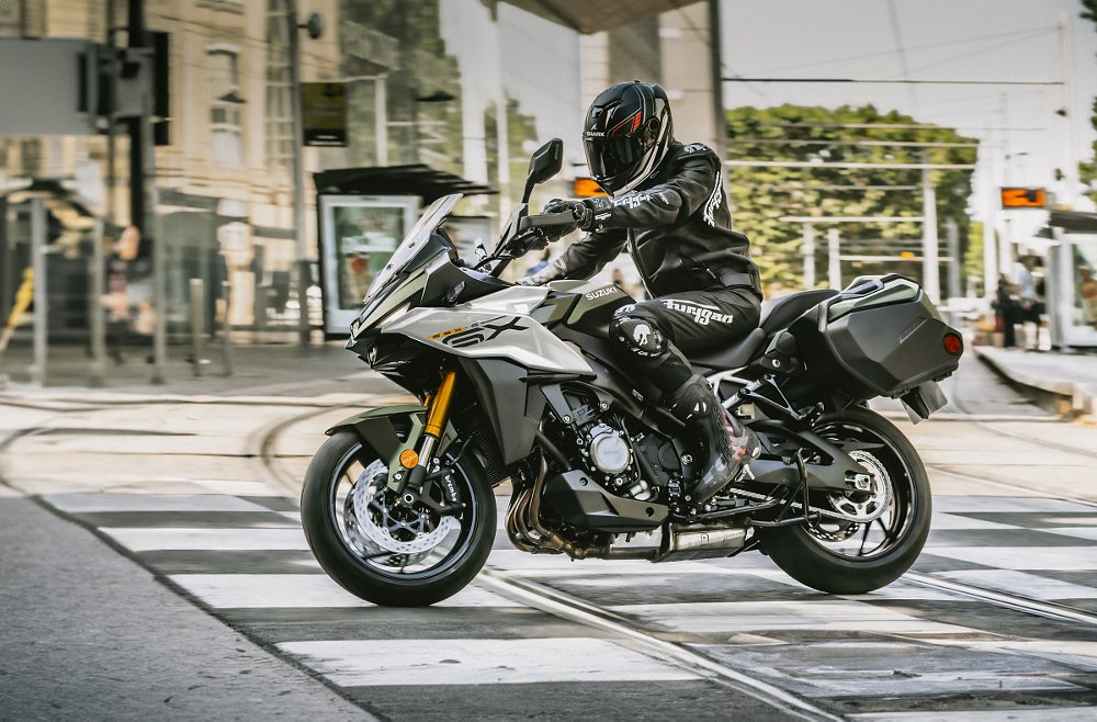 GSX-S1000GX+ in the city